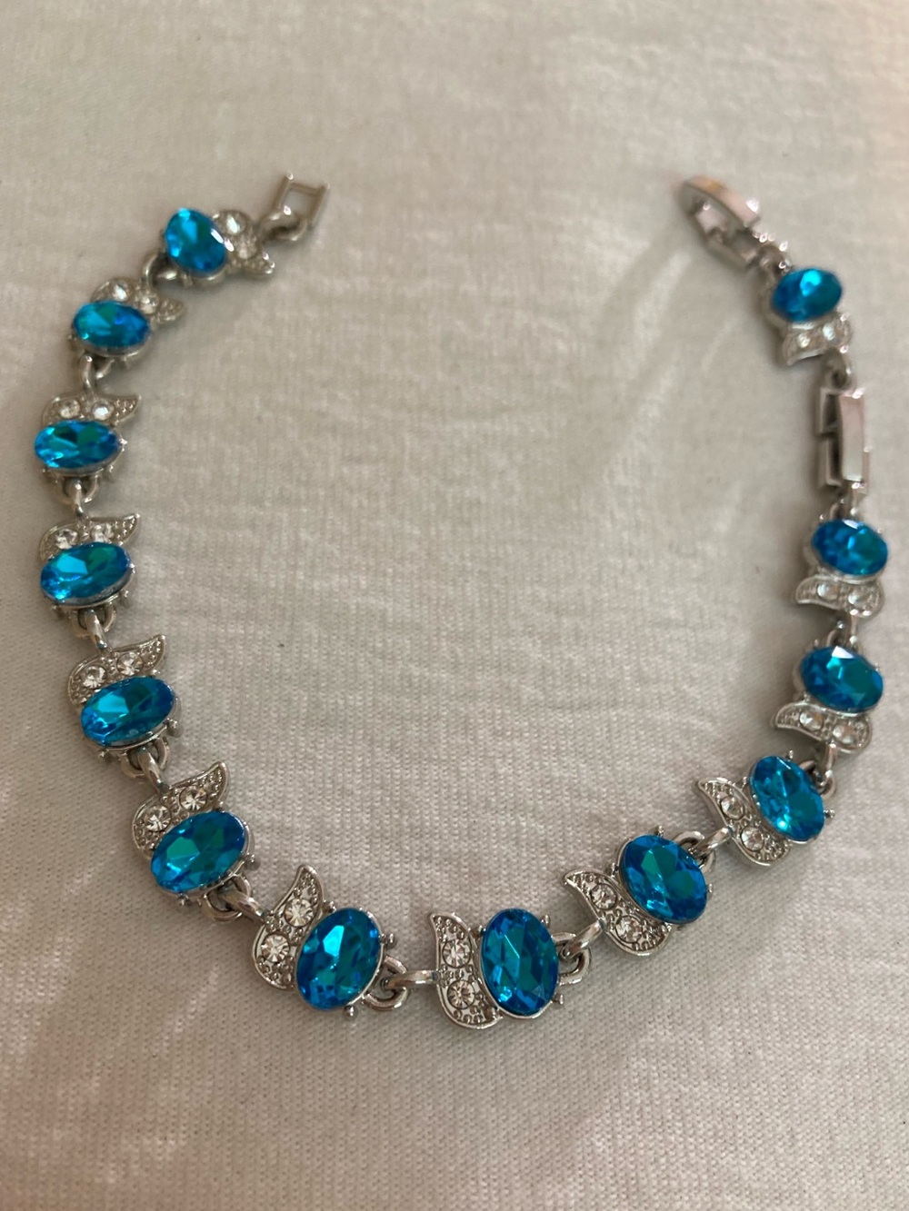 Blue and Clear Rhinestones Vintage Bracelet - Picture 4 of 10
